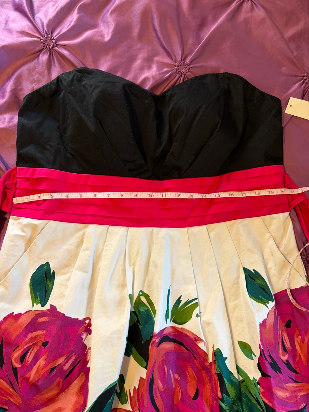 Snap Strapless Black Bodice with Fuchsia Waist and Floral Skirt - Picture 3 of 5